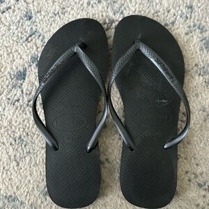 Havaianas Black Flip Flops. Size 39-40